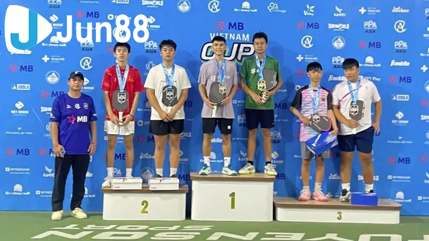 Chỉ sau một năm làm quen với pickleball, Phạm Xuân Vũ đã trở thành nhà vô địch đôi nam U18 PPA Tour Asia